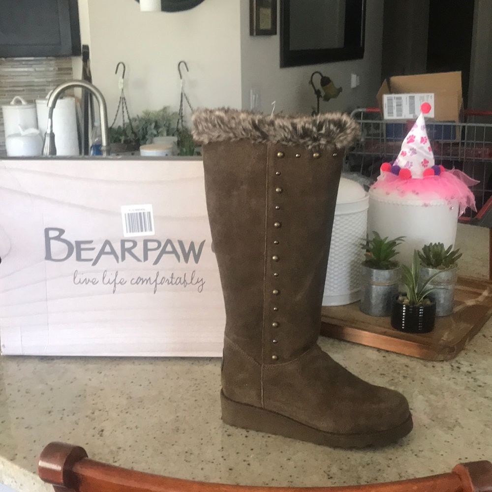 Bear paw knee-high lined snow boots.